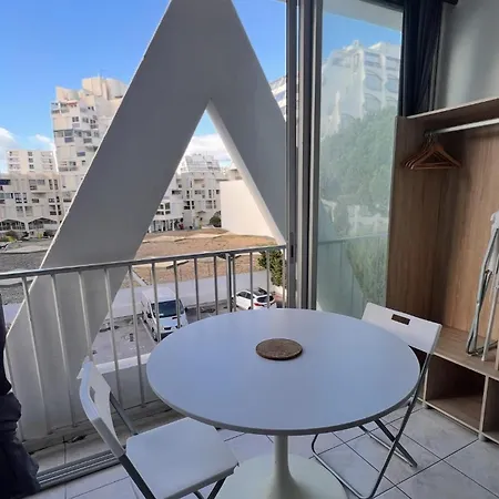 De Lina By Jo - Self Check-in *